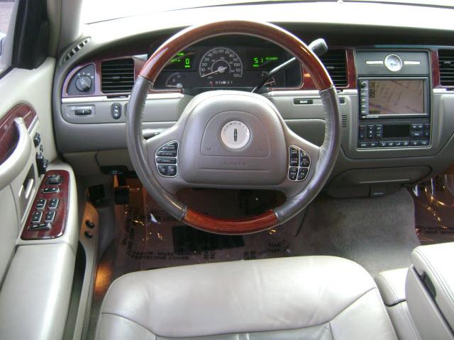 Lincoln Town Car 2004 photo 4