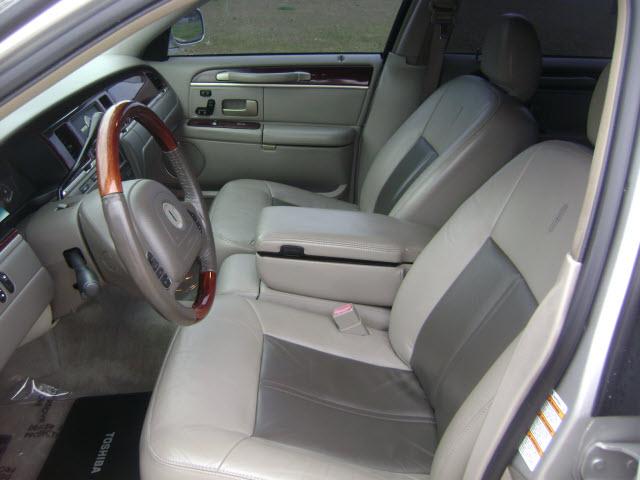 Lincoln Town Car 2004 photo 5