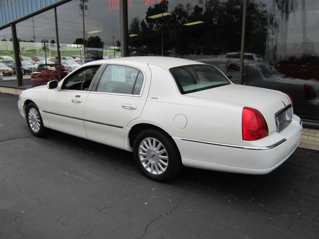 Lincoln Town Car 2004 photo 7