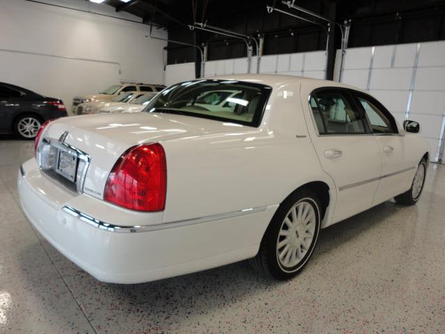 Lincoln Town Car 2004 photo 4