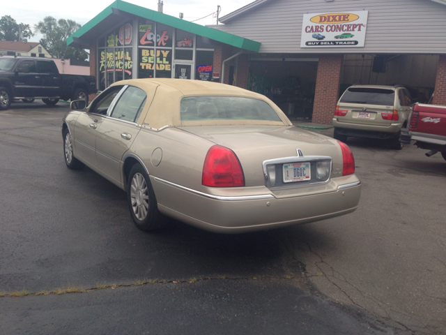 Lincoln Town Car 2004 photo 1