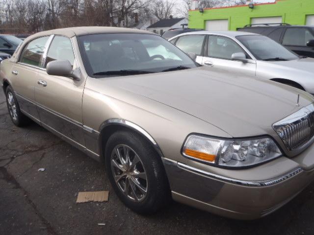 Lincoln Town Car DOWN 4.9 WAC Sedan