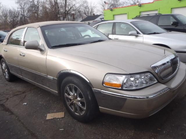 Lincoln Town Car 2004 photo 1