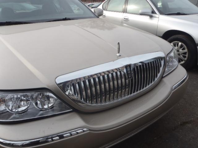 Lincoln Town Car 2004 photo 3