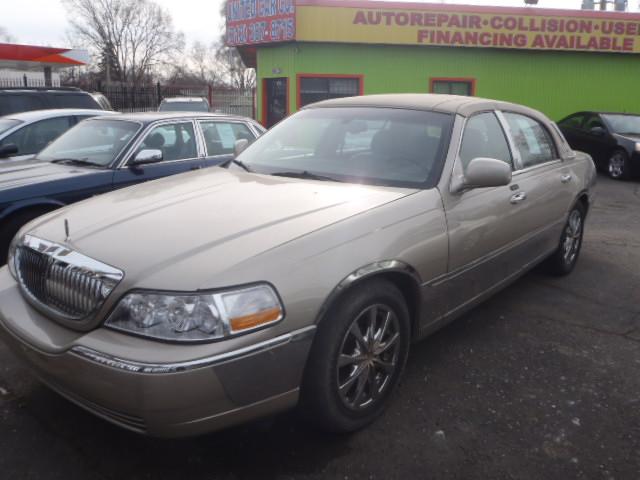 Lincoln Town Car 2004 photo 4