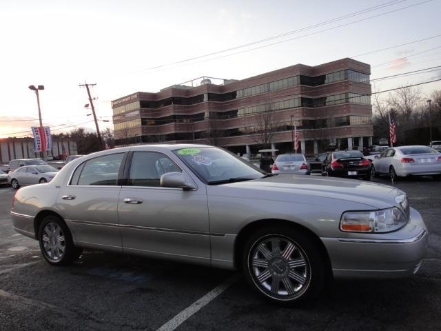 Lincoln Town Car 2005 photo 2