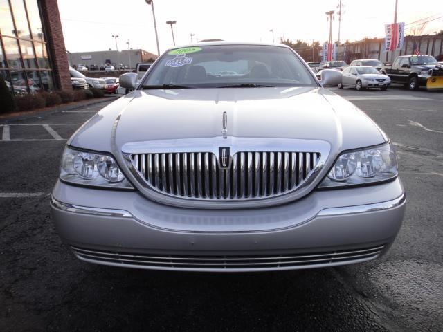 Lincoln Town Car 2005 photo 3