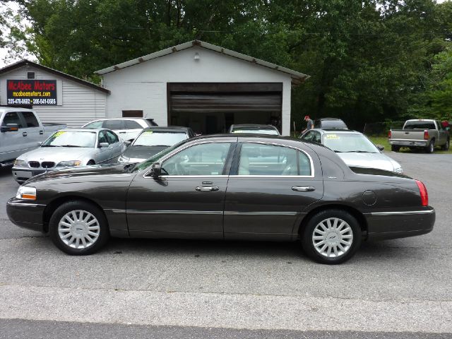 Lincoln Town Car 2005 photo 2