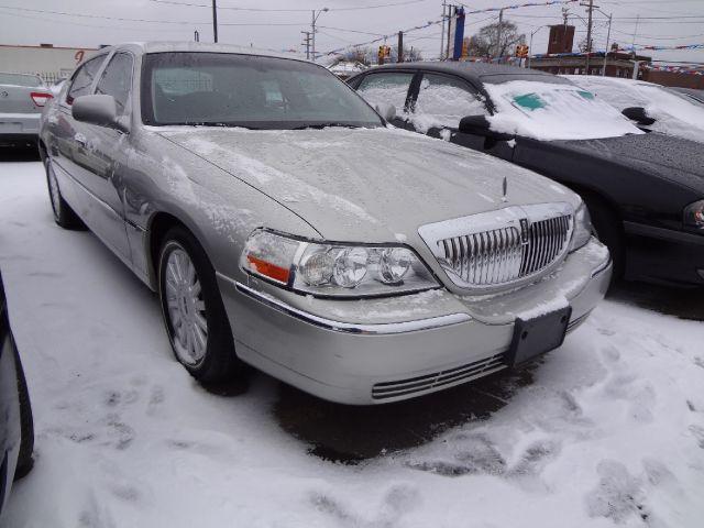 Lincoln Town Car DOWN 4.9 WAC Sedan