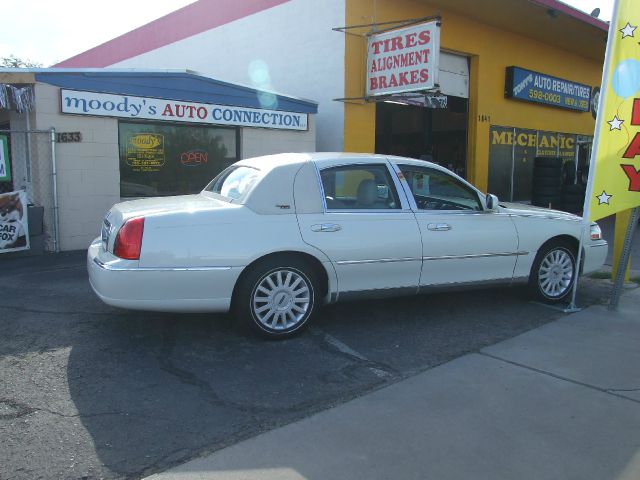 Lincoln Town Car 2005 photo 1