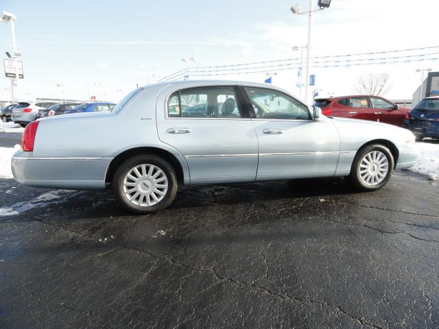 Lincoln Town Car 2005 photo 2