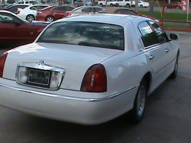 Lincoln Town Car 2005 photo 2