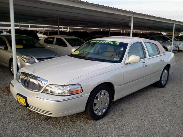 Lincoln Town Car DOWN 4.9 WAC Sedan