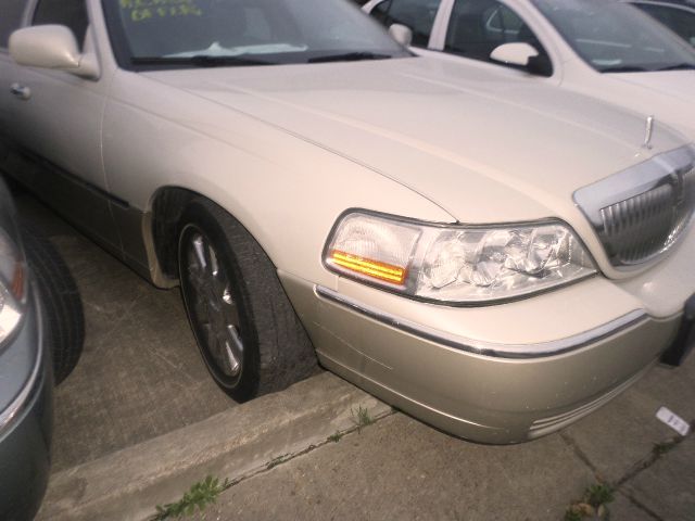 Lincoln Town Car 2005 photo 2