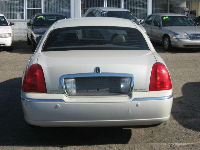 Lincoln Town Car 2005 photo 2