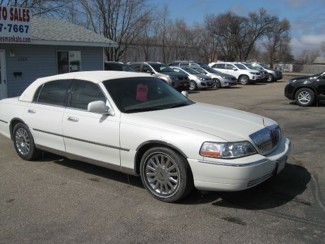 Lincoln Town Car 2005 photo 2