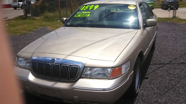 Lincoln Town Car 2005 photo 2