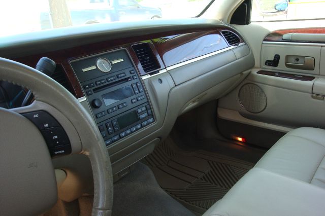 Lincoln Town Car 2005 photo 4