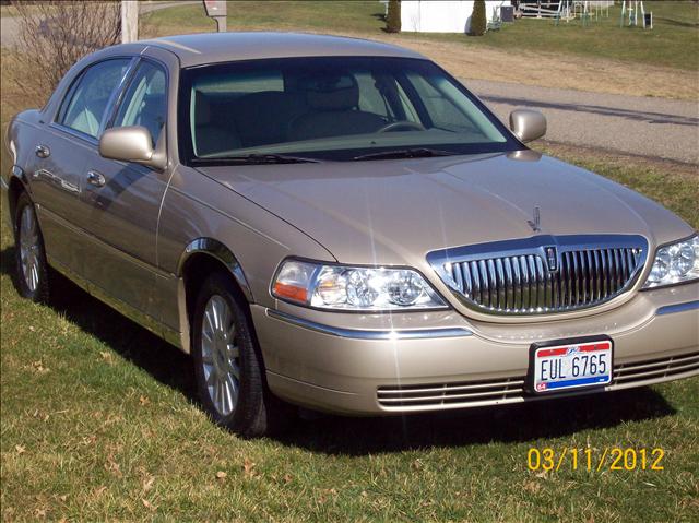 Lincoln Town Car 2005 photo 2