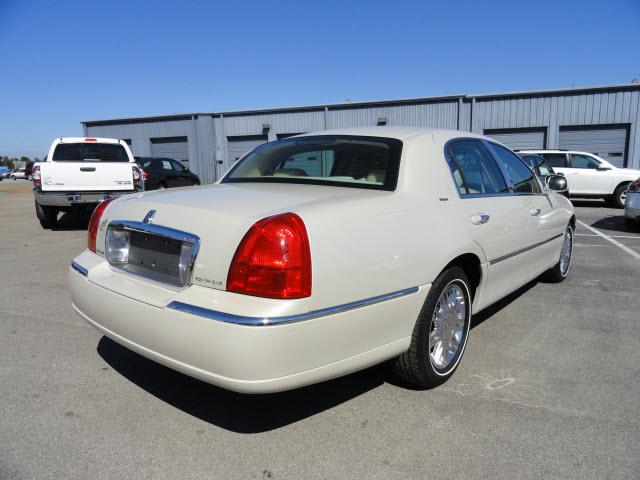 Lincoln Town Car 2006 photo 3