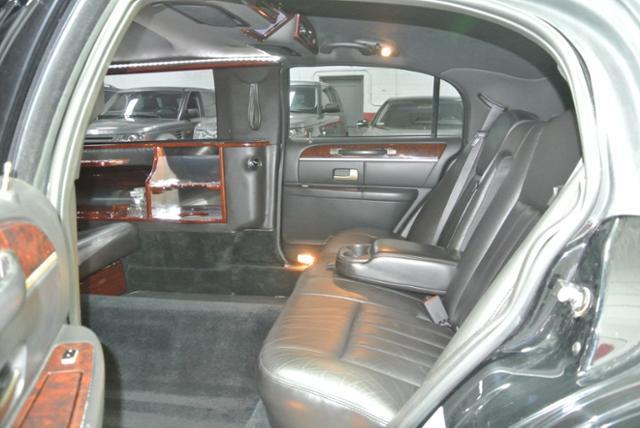 Lincoln Town Car 2006 photo 19