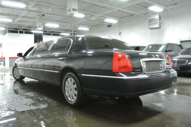 Lincoln Town Car 2006 photo 21