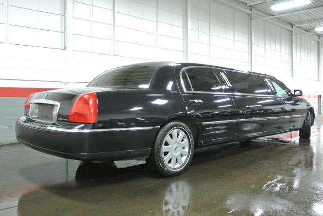 Lincoln Town Car 2006 photo 22