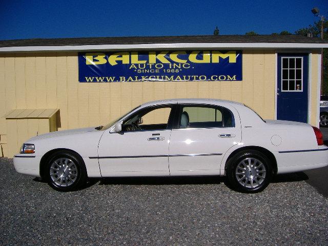 Lincoln Town Car DOWN 4.9 WAC Sedan