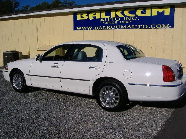 Lincoln Town Car 2006 photo 2