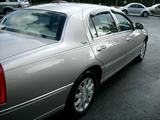 Lincoln Town Car 2006 photo 2