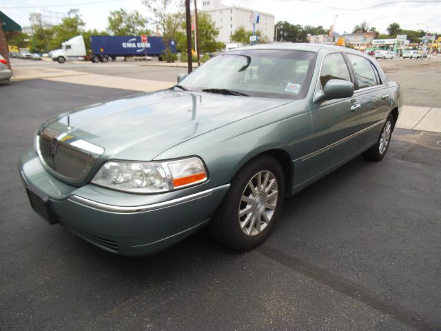 Lincoln Town Car 2006 photo 2