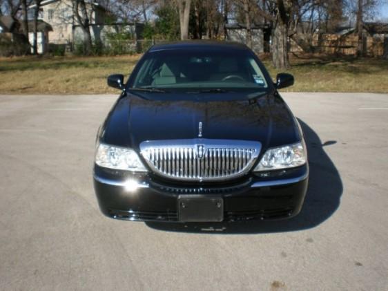 Lincoln Town Car DOWN 4.9 WAC Sedan