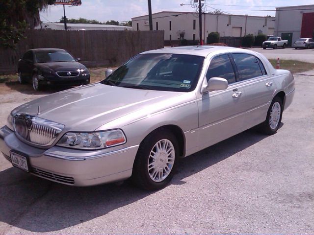 Lincoln Town Car 2006 photo 2