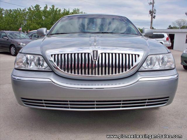 Lincoln Town Car 2006 photo 2