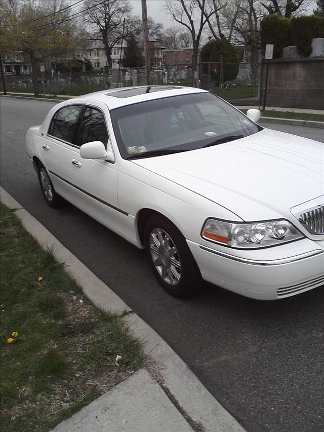 Lincoln Town Car 2006 photo 2