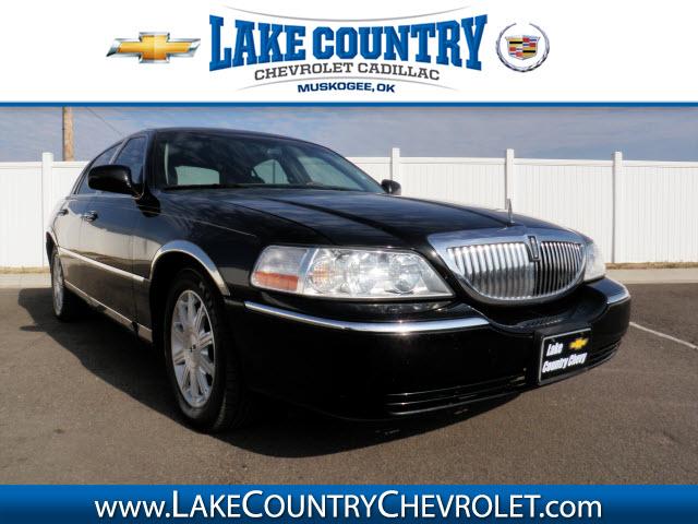 Lincoln Town Car DOWN 4.9 WAC Sedan