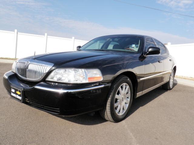 Lincoln Town Car 2006 photo 2