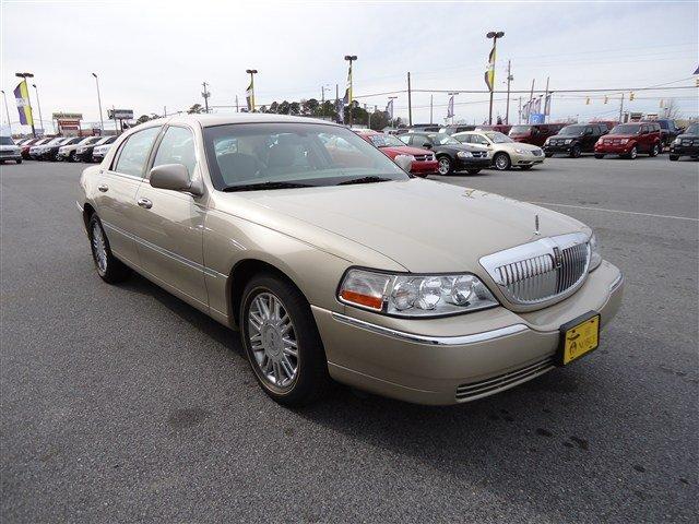 Lincoln Town Car 2006 photo 2