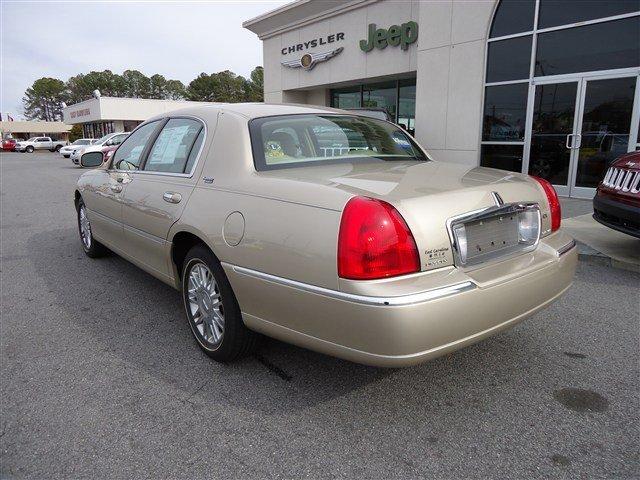 Lincoln Town Car 2006 photo 4