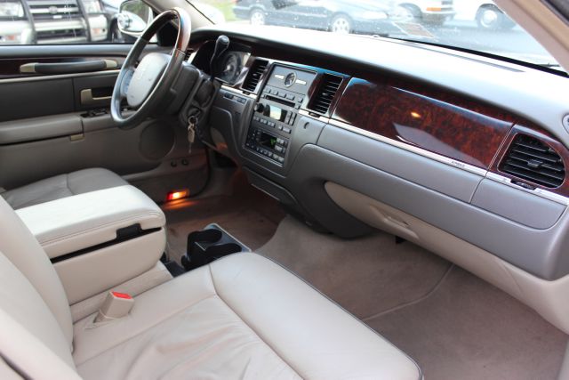 Lincoln Town Car 2006 photo 13