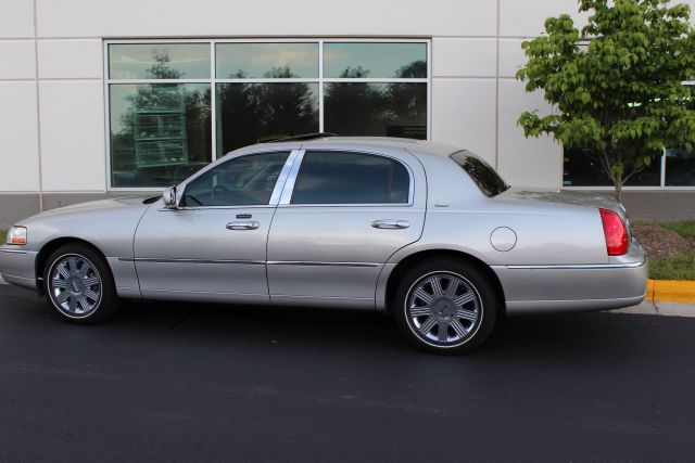 Lincoln Town Car 2006 photo 21