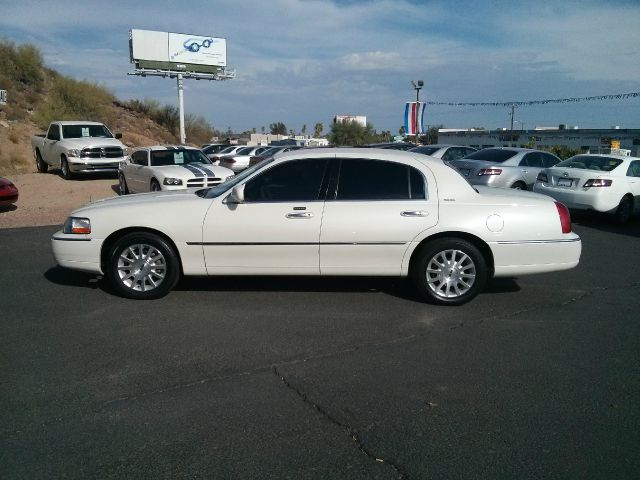 Lincoln Town Car 2006 photo 2