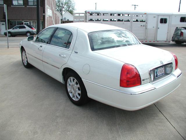 Lincoln Town Car 2006 photo 2