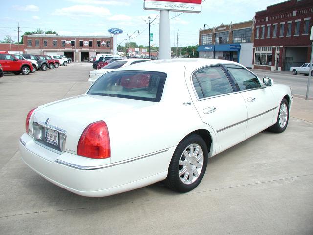 Lincoln Town Car 2006 photo 3