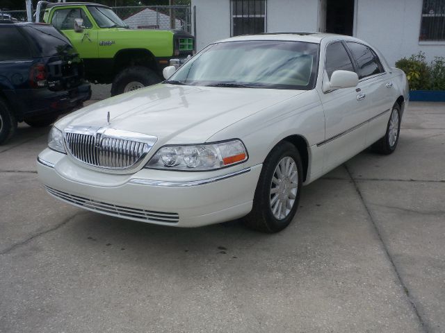 Lincoln Town Car DOWN 4.9 WAC Sedan