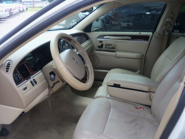 Lincoln Town Car 2006 photo 2