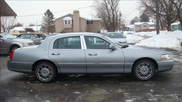 Lincoln Town Car 2006 photo 2