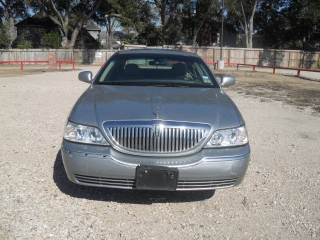 Lincoln Town Car DOWN 4.9 WAC Sedan