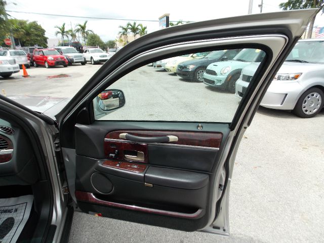 Lincoln Town Car 2006 photo 15