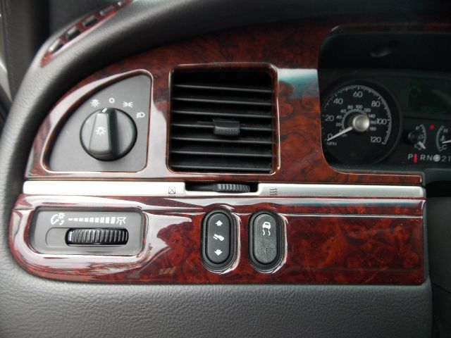 Lincoln Town Car 2006 photo 35